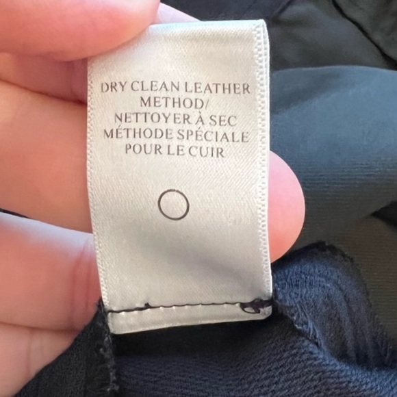 EUC A.L.C Navy Emily Gaucho Belted pants. Zipper fly. Size 4. - Picture 10 of 16